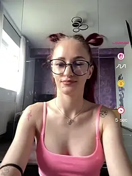 Snapshot of Roxyfoxyyy chatting on May 2026 05:47:01 AM Roxyfoxyyy online show from May 2026 05:47:01 AM