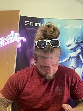 Snapshot of Smokebluntafterblunt chatting on June 2026 05:37:02 PM Smokebluntafterblunt online show from June 2026 05:37:02 PM