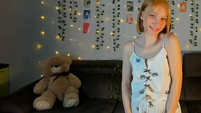 Kiracute18 online show from March 2026 07:06:01 PM