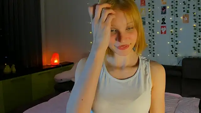 Kiracute18 online show from April 2026 07:55:01 PM