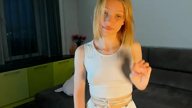 Kiracute18 online show from June 2026 04:52:02 PM