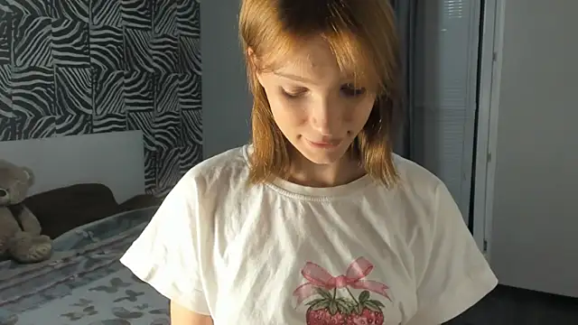 Snapshot of Kiracute18 chatting on July 2026 05:45:02 PM Kiracute18 online show from July 2026 05:45:02 PM