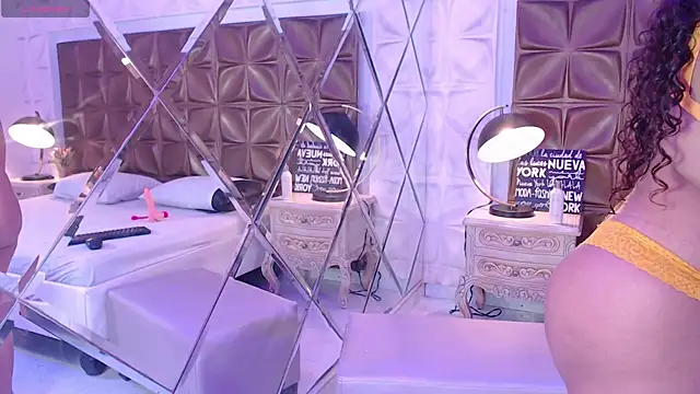 LunaJohns online show from April 2026 12:35:02 PM