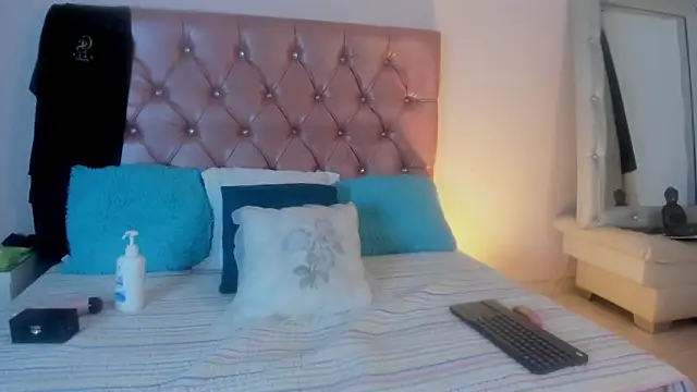 shantall cruzz online show from March 2026 03:42:02 AM