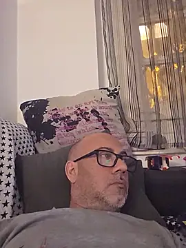 pareja47 online show from May 2026 09:00:02 PM
