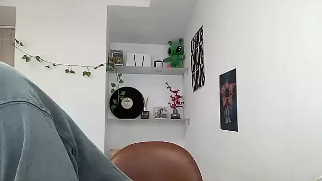 YourMilkyGuy online show from July 2026 01:13:02 PM