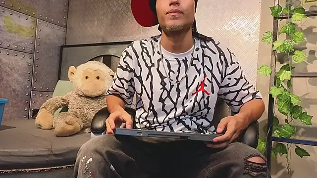 ItsZairen online show from March 2026 03:33:02 AM