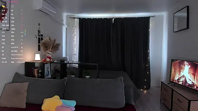 AmyLouWood online show from February 2026 07:09:02 AM