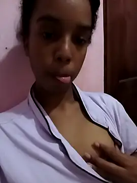 Snapshot of Roxilover chatting on February 2026 02:37:02 AM Roxilover online show from February 2026 02:37:02 AM