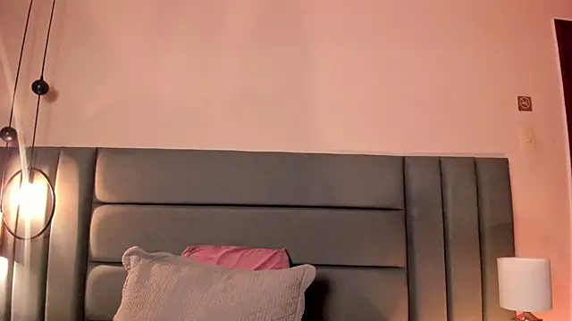 AndraCyruss online show from March 2026 12:28:02 AM