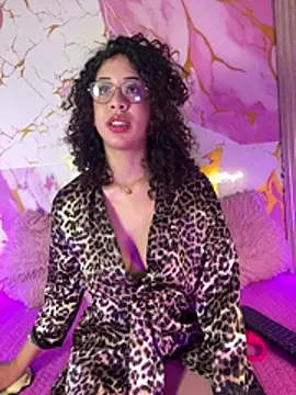 Woo isDaphne online show from July 2026 11:31:01 PM