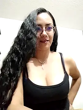 Snapshot of Salma-sweet chatting on May 2026 03:23:01 AM Salma-sweet online show from May 2026 03:23:01 AM