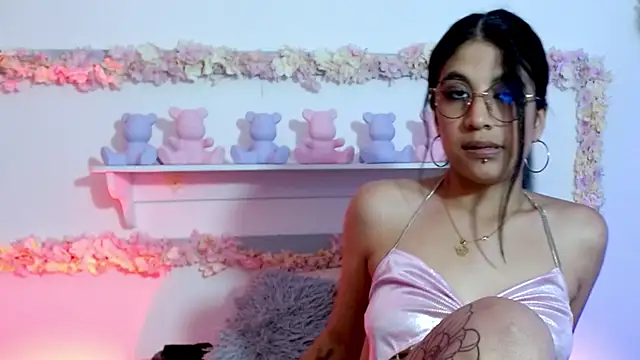 Snapshot of sharlotaustral18 chatting on February 2026 04:20:01 AM sharlotaustral18 online show from February 2026 04:20:01 AM