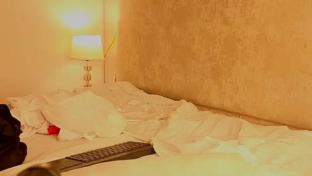 Nioki  online show from March 2026 04:29:01 AM