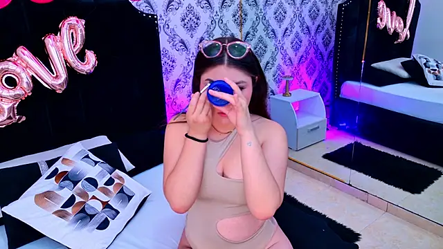 Mia Reize online show from February 2026 12:34:01 PM