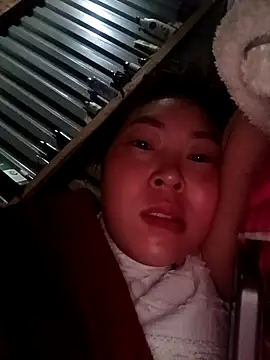 Yiyoongg online show from April 2026 11:57:02 PM