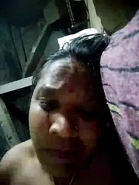 Snapshot of Loomaraj chatting on May 2026 05:42:02 PM Loomaraj online show from May 2026 05:42:02 PM