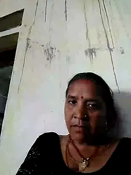 Snapshot of Loomaraj chatting on June 2026 05:11:01 AM Loomaraj online show from June 2026 05:11:01 AM