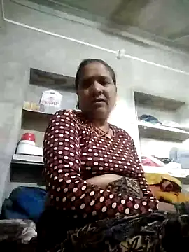 Snapshot of Loomaraj chatting on June 2026 02:12:01 AM Loomaraj online show from June 2026 02:12:01 AM