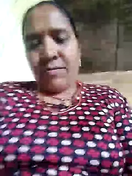 Snapshot of Loomaraj chatting on June 2026 04:42:01 PM Loomaraj online show from June 2026 04:42:01 PM
