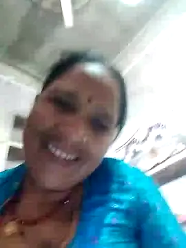 Snapshot of Loomaraj chatting on June 2026 07:44:01 AM Loomaraj online show from June 2026 07:44:01 AM