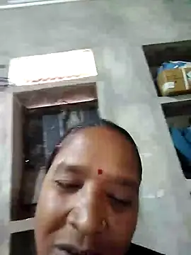 Snapshot of Loomaraj chatting on July 2026 01:30:01 AM Loomaraj online show from July 2026 01:30:01 AM