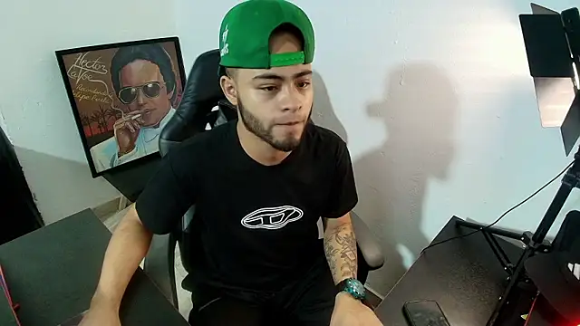 Xanderstone00 online show from February 2026 09:44:02 PM