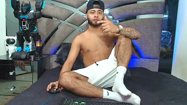Snapshot of Xanderstone00 chatting on June 2026 05:01:01 AM Xanderstone00 online show from June 2026 05:01:01 AM