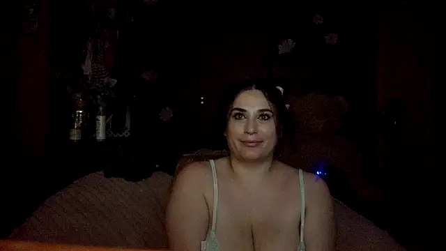 Snapshot of VelvetBrunetteXo chatting on June 2026 08:20:02 AM VelvetBrunetteXo online show from June 2026 08:20:02 AM