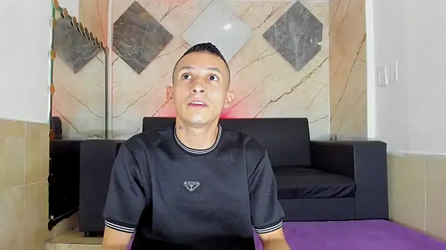 Isaak 26 online show from March 2026 06:41:02 PM