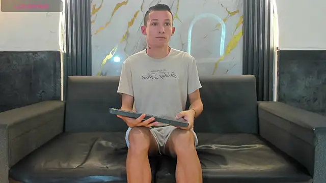 Isaak 26 online show from April 2026 06:09:02 PM