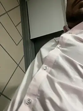 hassuniii online show from February 2026 07:23:01 PM