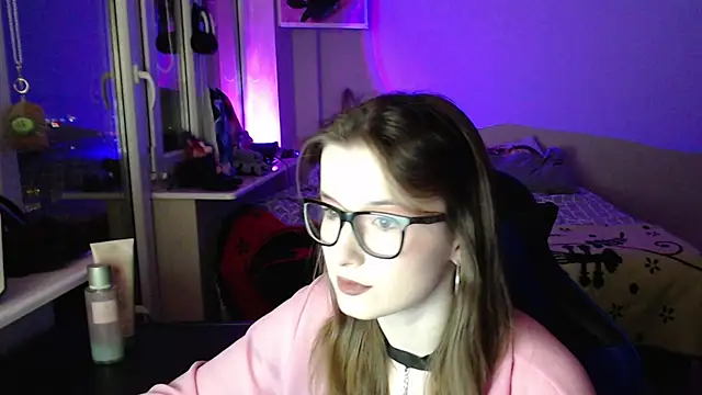 LunaXcherry online show from April 2026 07:15:01 PM