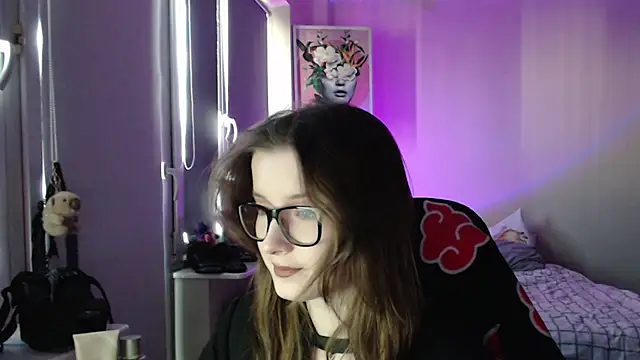 LunaXcherry online show from April 2026 04:43:02 PM