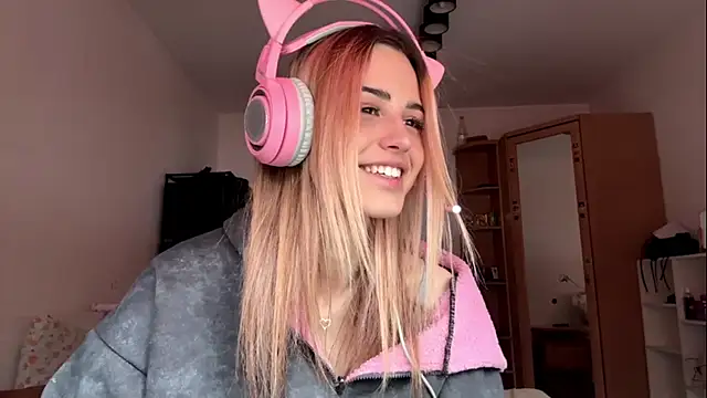 Snapshot of Evva_mayy chatting on February 2026 07:45:02 AM Evva mayy online show from February 2026 07:45:02 AM