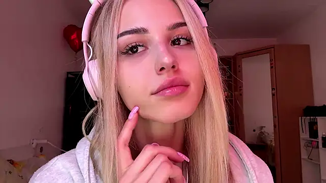 Snapshot of Evva_mayy chatting on February 2026 11:53:02 AM Evva mayy online show from February 2026 11:53:02 AM