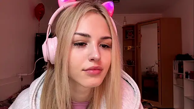 Snapshot of Evva_mayy chatting on March 2026 07:15:01 AM Evva mayy online show from March 2026 07:15:01 AM