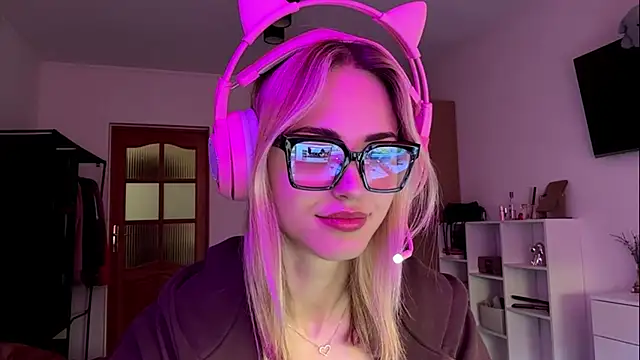 Snapshot of Evva_mayy chatting on May 2026 06:20:01 AM Evva mayy online show from May 2026 06:20:01 AM
