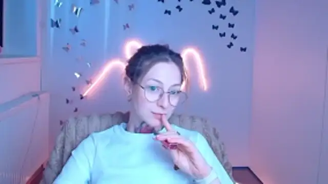 Esmi Winter online show from March 2026 12:32:01 PM