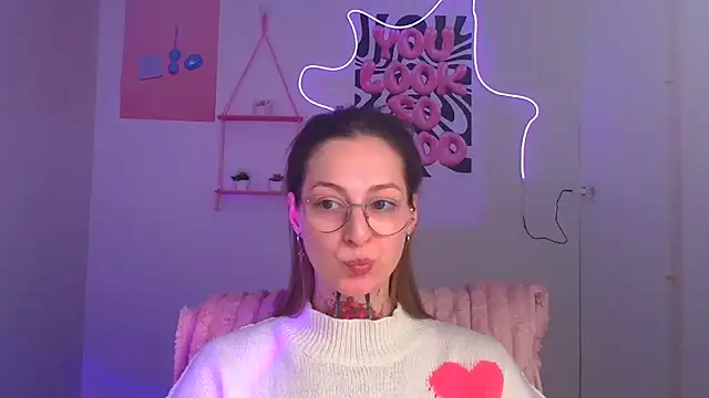 Esmi Winter online show from March 2026 06:35:01 PM