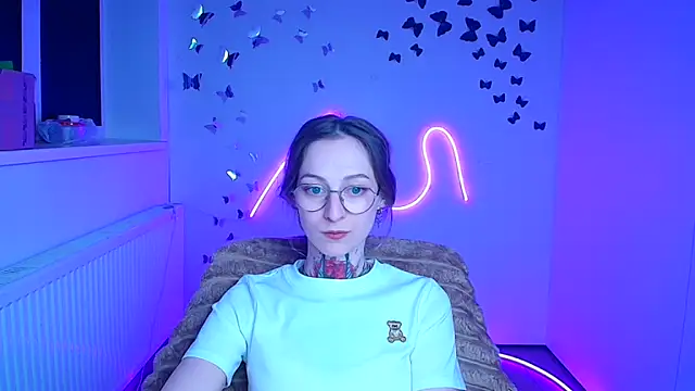 Esmi Winter online show from March 2026 06:44:01 PM