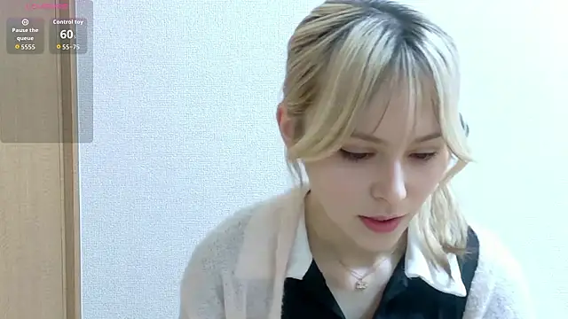 Snapshot of e_ri_ka93 chatting on June 2026 01:39:02 PM e ri ka93 online show from June 2026 01:39:02 PM