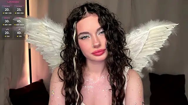 Moonfaairy online show from March 2026 06:58:02 PM