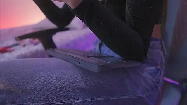 Shopie Colucci online show from March 2026 01:45:01 PM