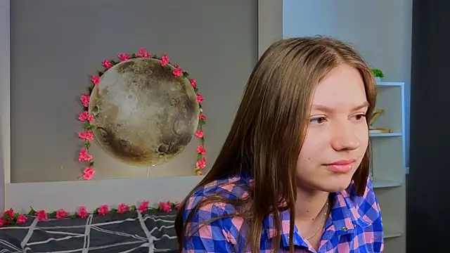 SavannaBomer online show from February 2026 06:20:01 AM