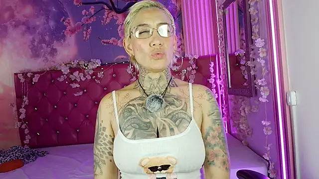 Everlyn sexx online show from April 2026 08:09:02 PM