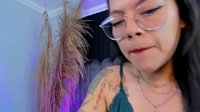 Lanadelrey 1 online show from February 2026 12:16:01 PM