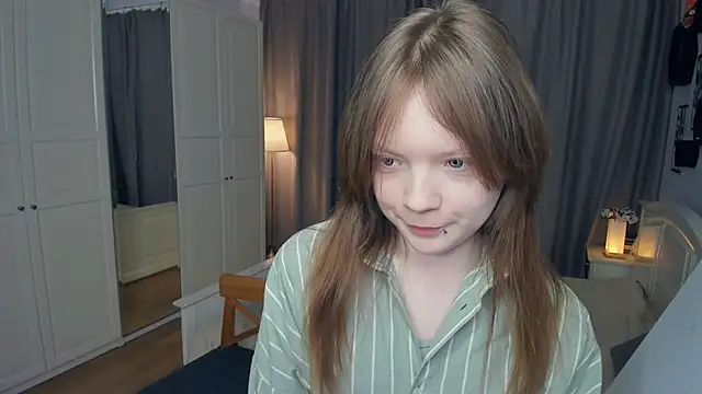 LavenderMitten online show from March 2026 06:40:01 AM