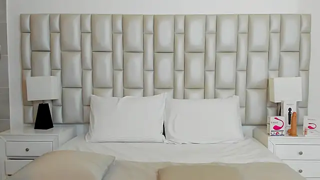 paola katy dicks online show from March 2025 07:49:02 PM