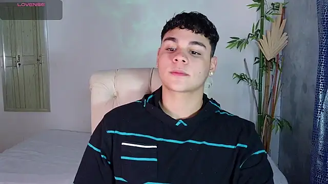 Snapshot of eithan_jonnes chatting on February 2026 05:30:01 PM eithan jonnes online show from February 2026 05:30:01 PM